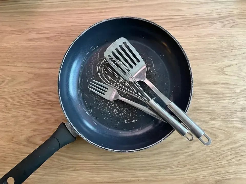 Coated pan with metal utensils