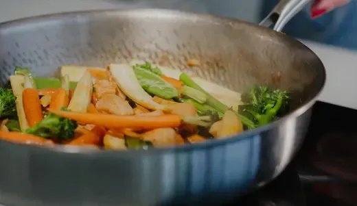 Vegetable stir-fry in the Joyhnny pan